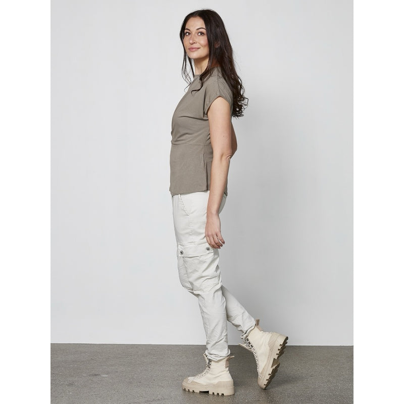 Yasmi tee